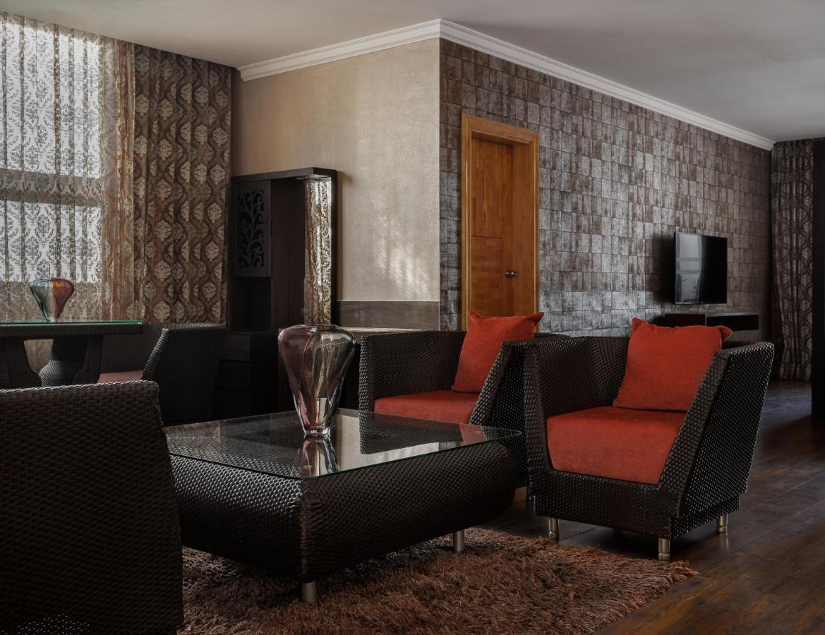 Отель The Panoramic Getaway Муннар Экстерьер фото A 3D rendering of a living room