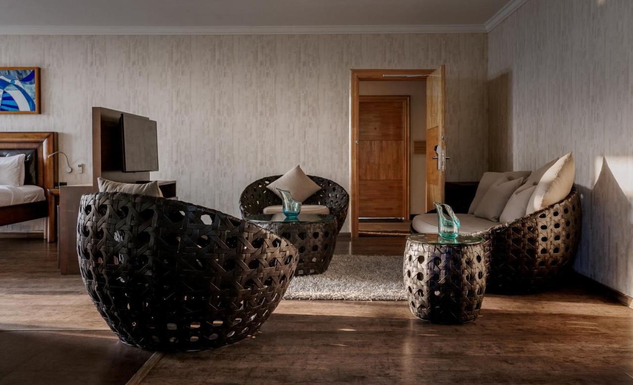 Отель The Panoramic Getaway Муннар Экстерьер фото The interior of a suite at the Mandarin Oriental, Munich