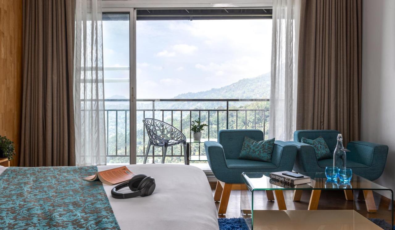 Отель The Panoramic Getaway Муннар Экстерьер фото A room at the hotel