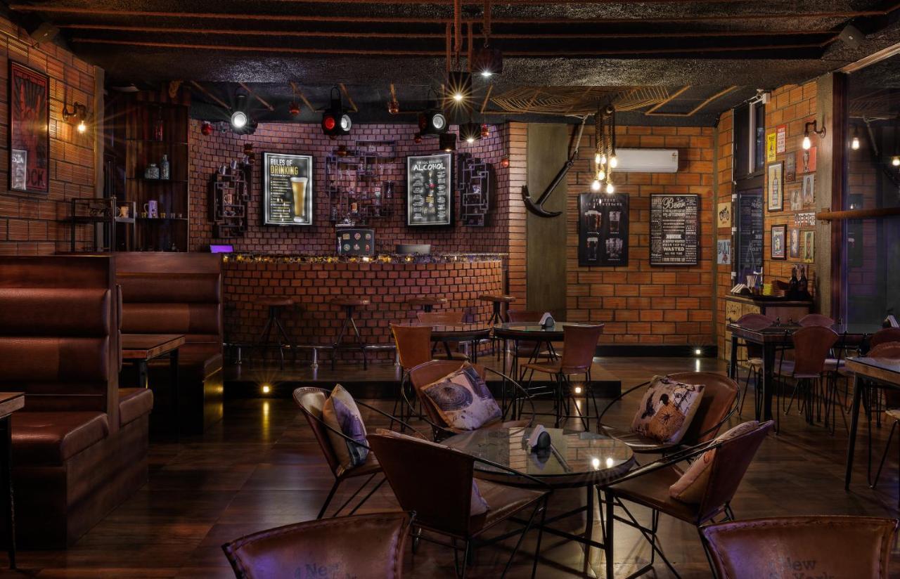 Отель The Panoramic Getaway Муннар Экстерьер фото The interior of the bar