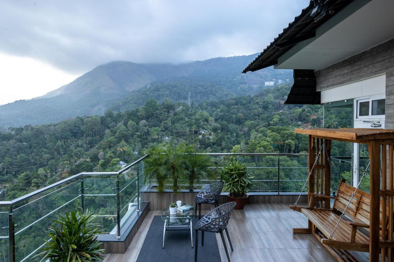 Отель The Panoramic Getaway Муннар Экстерьер фото View of the mountain from the balcony of a house in the village