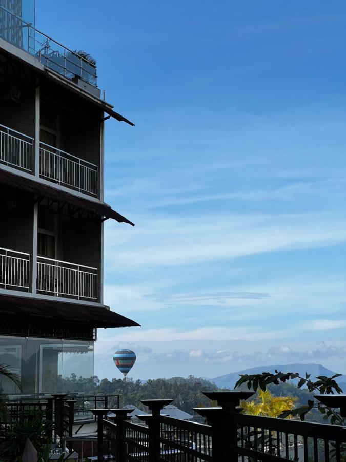 Отель The Panoramic Getaway Муннар Экстерьер фото The observation tower