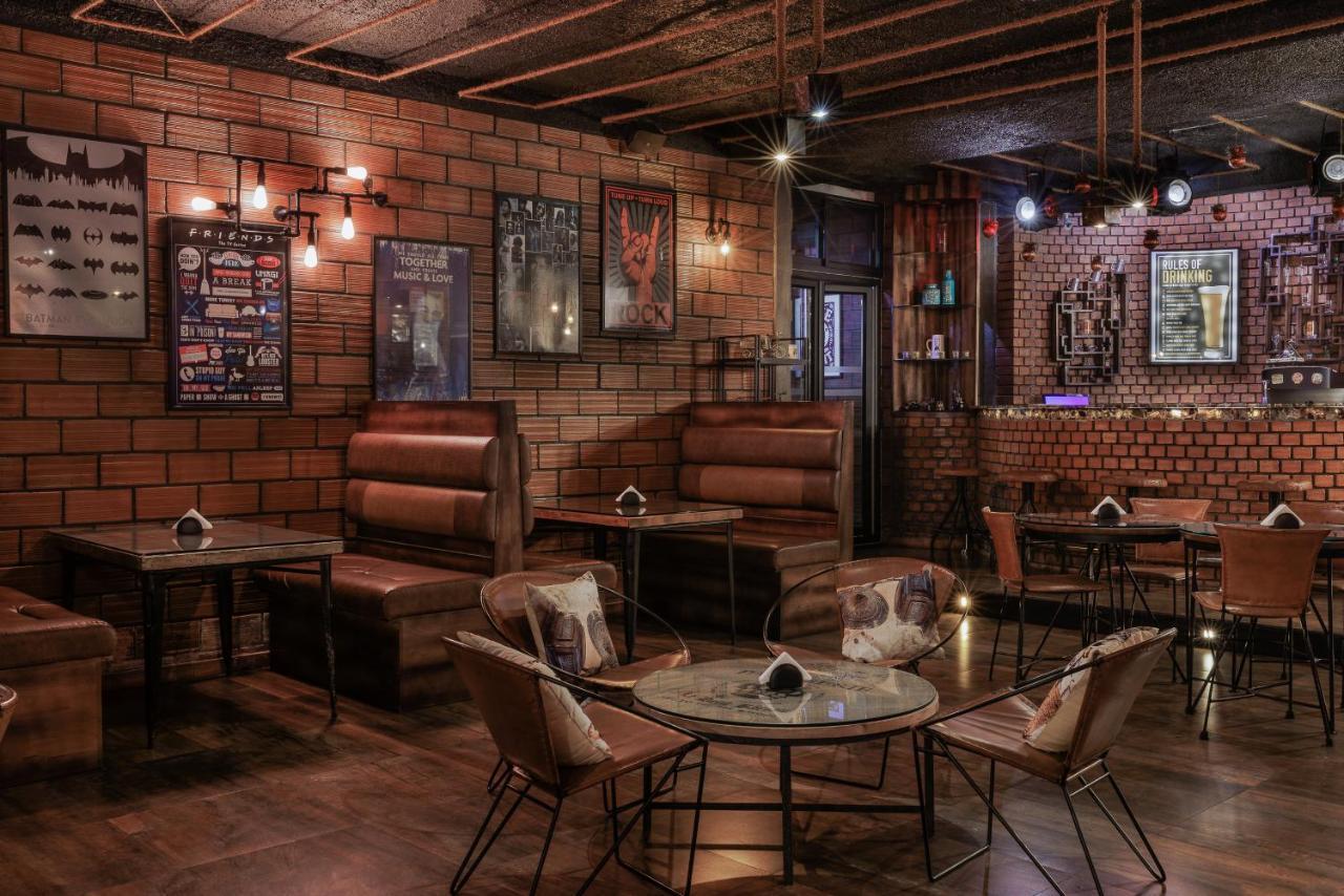 Отель The Panoramic Getaway Муннар Экстерьер фото The interior of a restaurant in Dhaka, Bangladesh