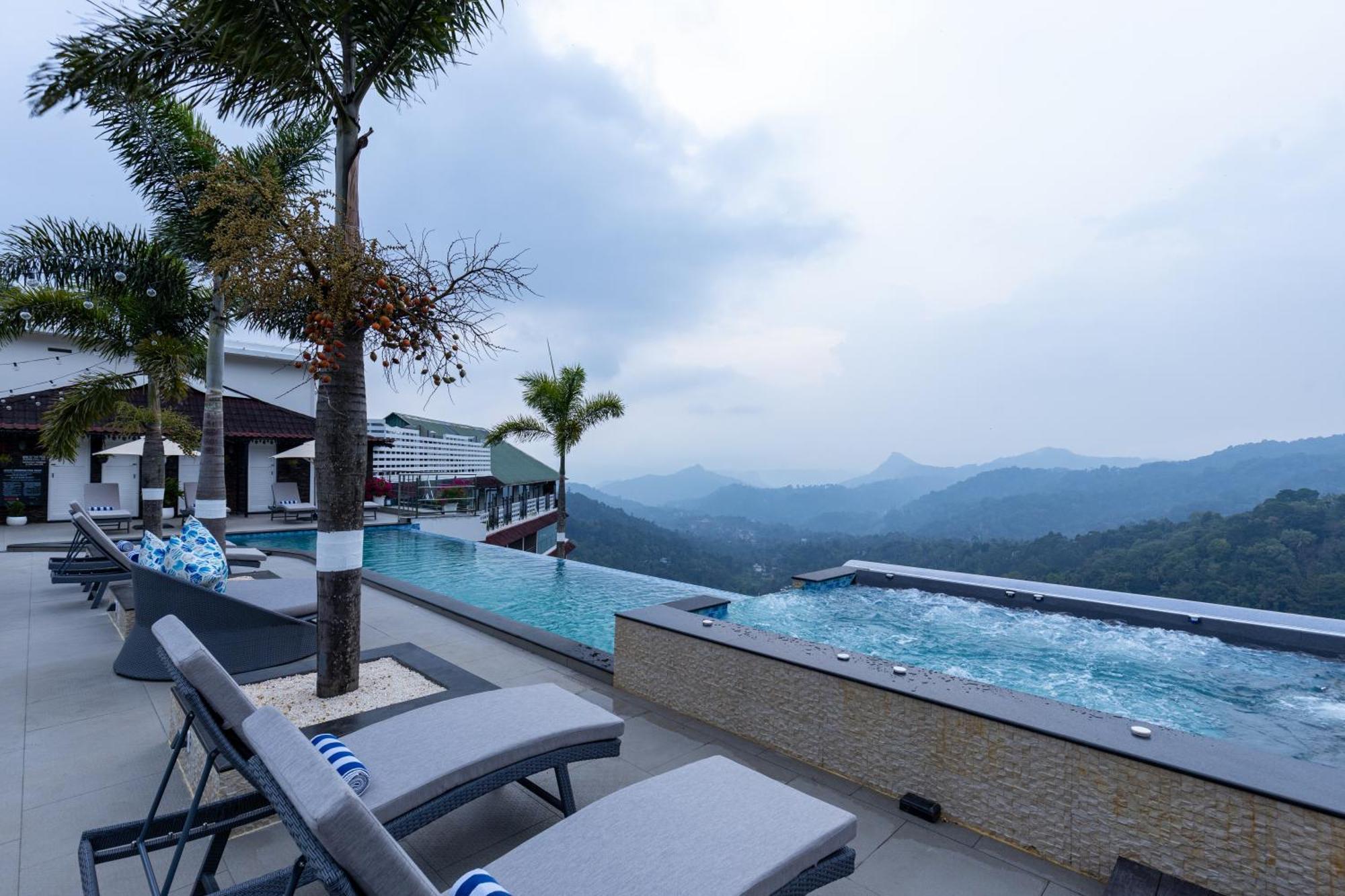 Отель The Panoramic Getaway Муннар Экстерьер фото The swimming pool at the resort