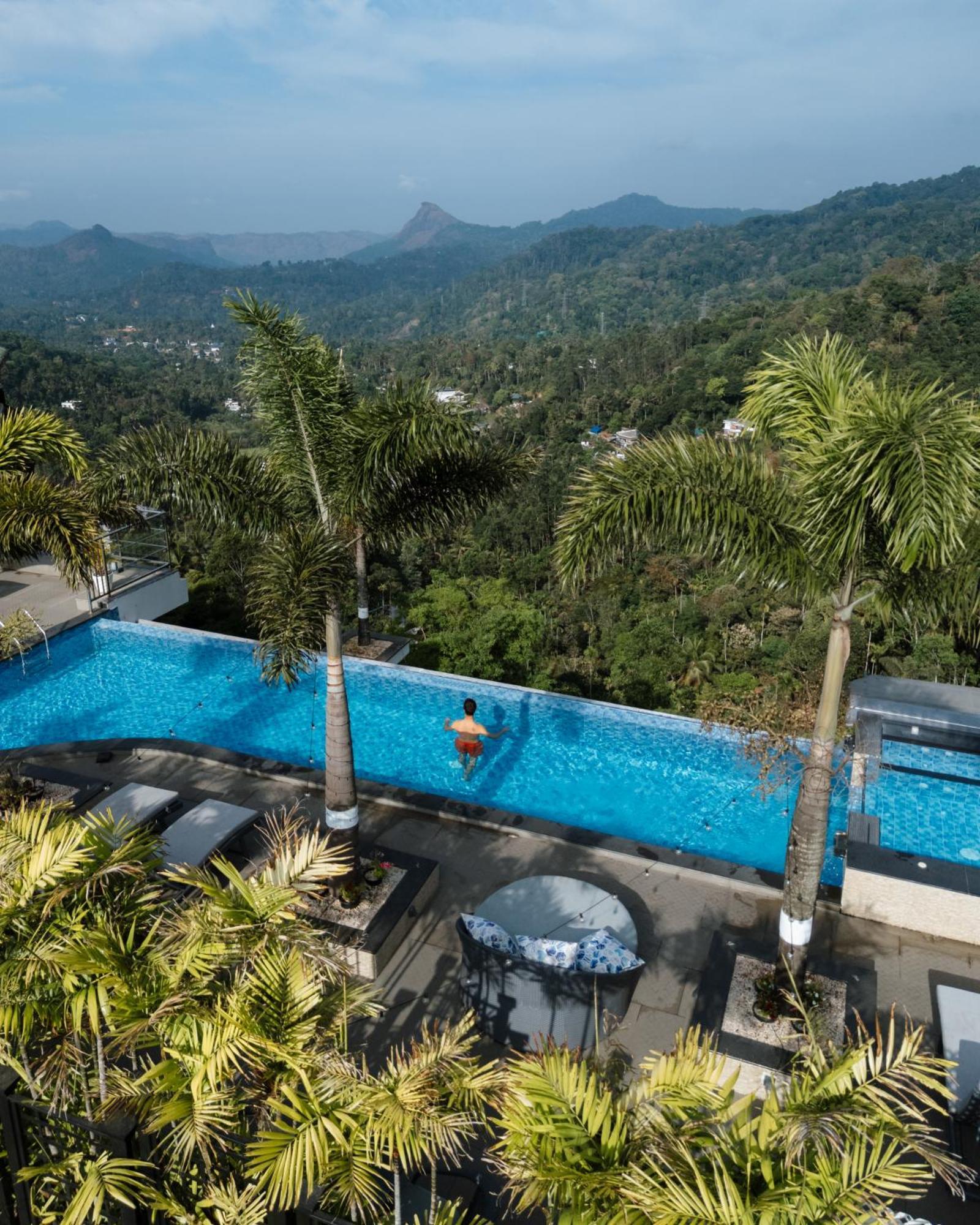 Отель The Panoramic Getaway Муннар Экстерьер фото Infinity pool at the Le Méridien, Phuket Resort & Spa