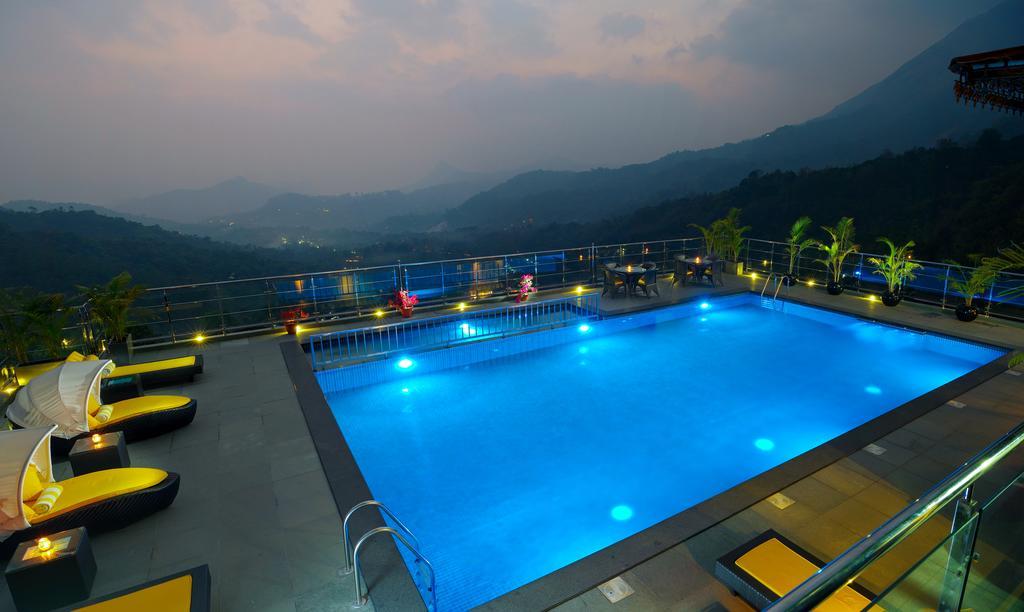Отель The Panoramic Getaway Муннар Экстерьер фото The swimming pool at the resort